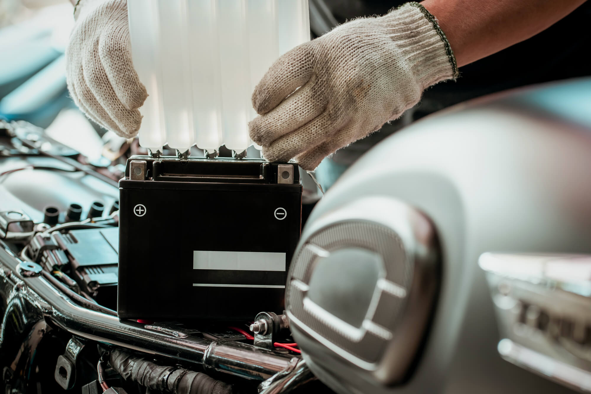 AdobeStock_497718183_Batteriebefuellung